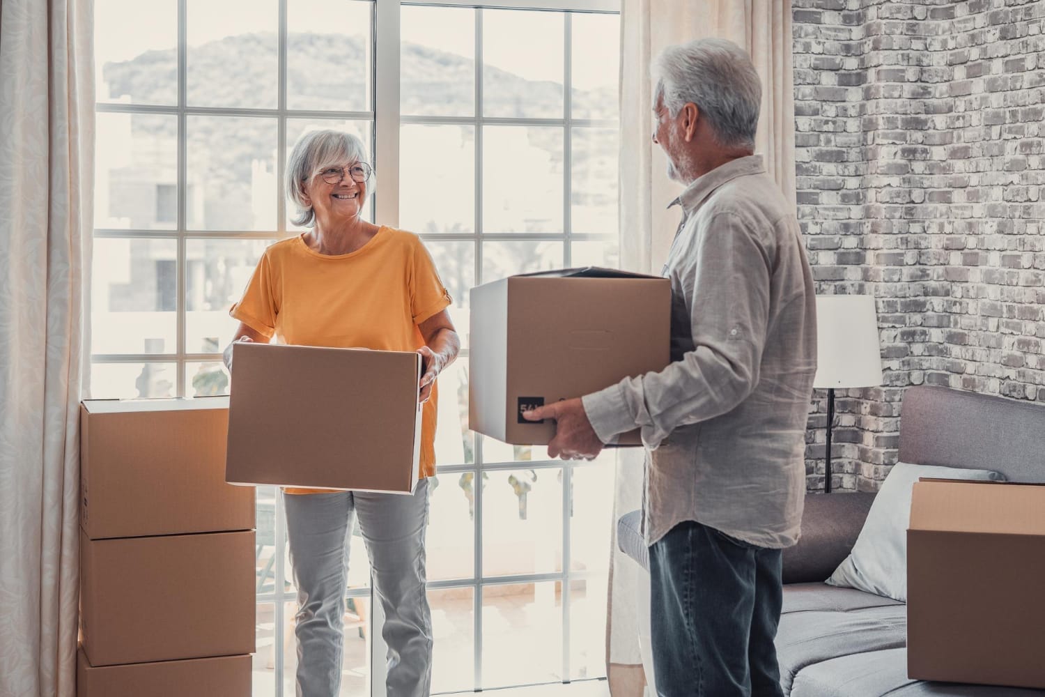 Helping Seniors Move: Easy Tips